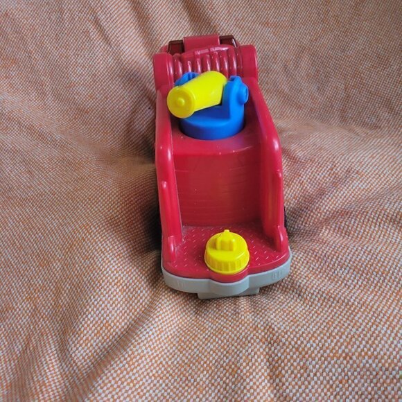 Fisher-Price Little People Fire Truck Toy with Lights And Sounds 1 Firefighter - Picture 5 of 7